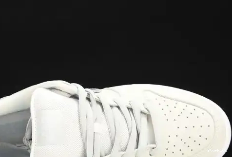 Low Family) and (Friends  Dunk FD8776-100 Nike White  Lobster SB 0704